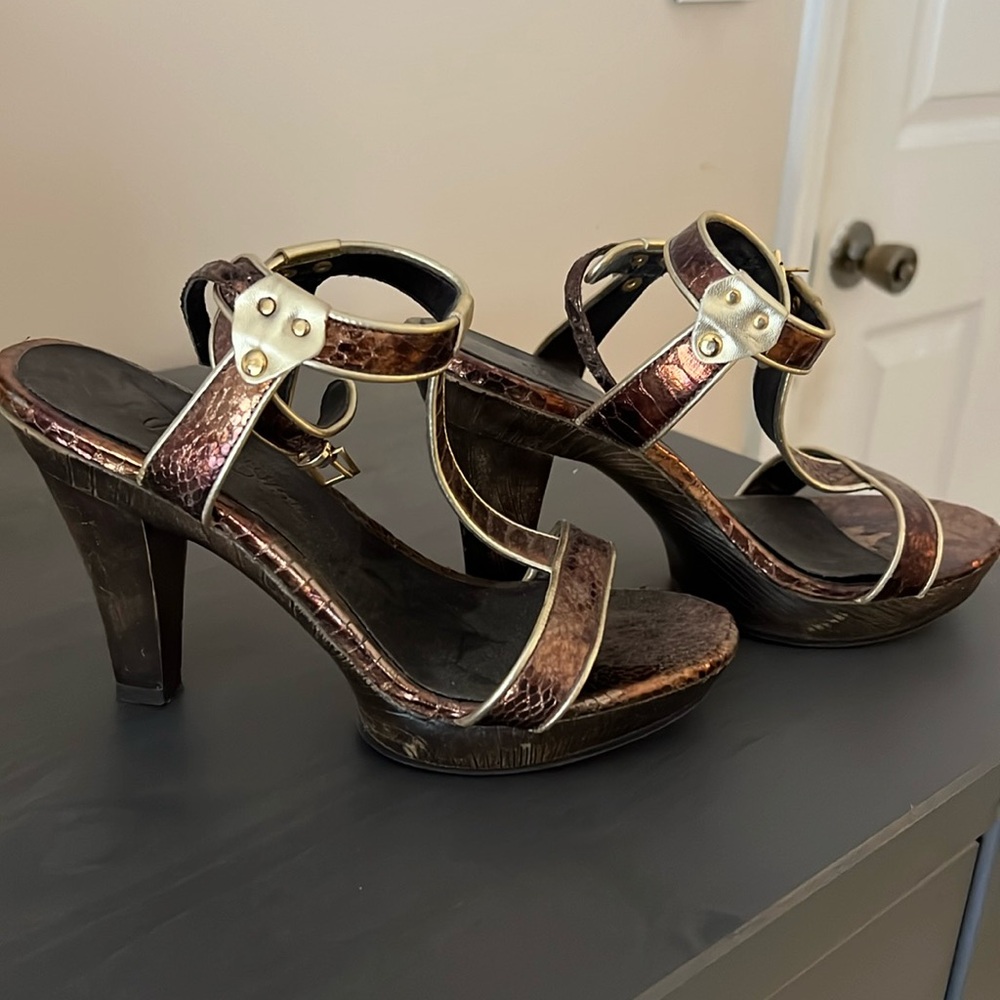 Miss Bisou, Size 8 Brown/Gold heels